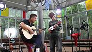 Lu im Songwriting-Camp mit der "Dein Song"- Band.