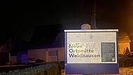 Vor dem Weidhäuser Feuerwehrhaus steht ein Briefkasten, in den die Einwohner die ausgefüllten Fragebögen zur Erneuerung der Ortsmitte einwerfen können.