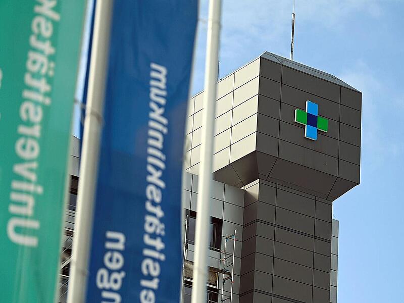 Uniklinikum Erlangen: Patient zündet eigene Kleidung an Uniklinikum Erlangen: Patient zündet eigene Kleidung an