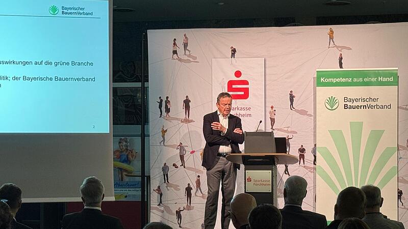 Carl von Butler, Generalsekretär des Bayerischen Bauernverbands, sprach beim Landwirtschaftsforum in der Sparkasse Forchheim über Megatrends.Forchheim & Fränkische Schweiz Carl von Butler, Generalsekretär des Bayerischen Bauernverbands, sprach beim Landwirtschaftsforum in der Sparkasse Forchheim über Megatrends.