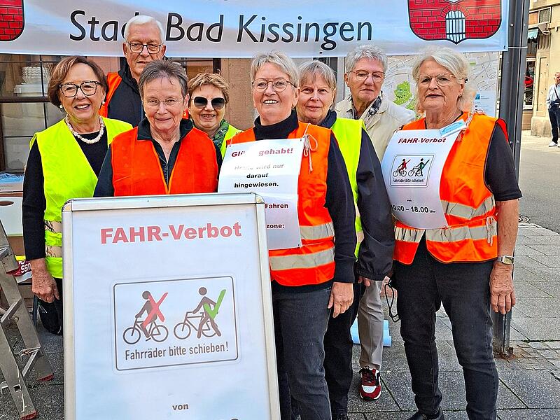 Der Seniorenbeirat vor Ort mit (von links) Karin Renner, Hermann-Josef Dresbach, Maria Therese Rottmann, Barbara Thiele, Maria Johannh&ouml;rster, Gudrun Kreider, Ulrike Berner und Heidi Kessner. Theresia Beier