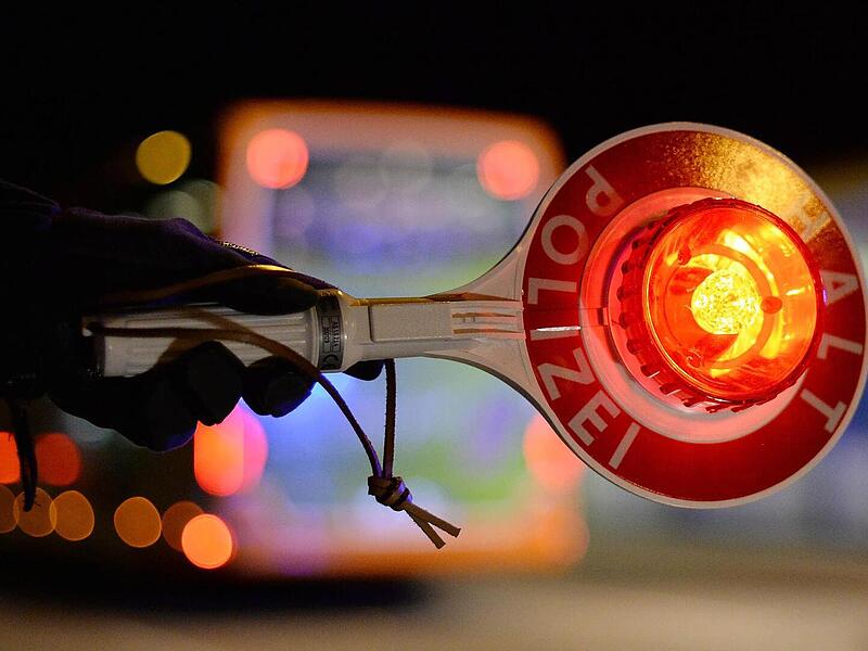 Tambach: Polizist rettet sich mit Sprung vor Auto Tambach: Polizist rettet sich mit Sprung vor Auto