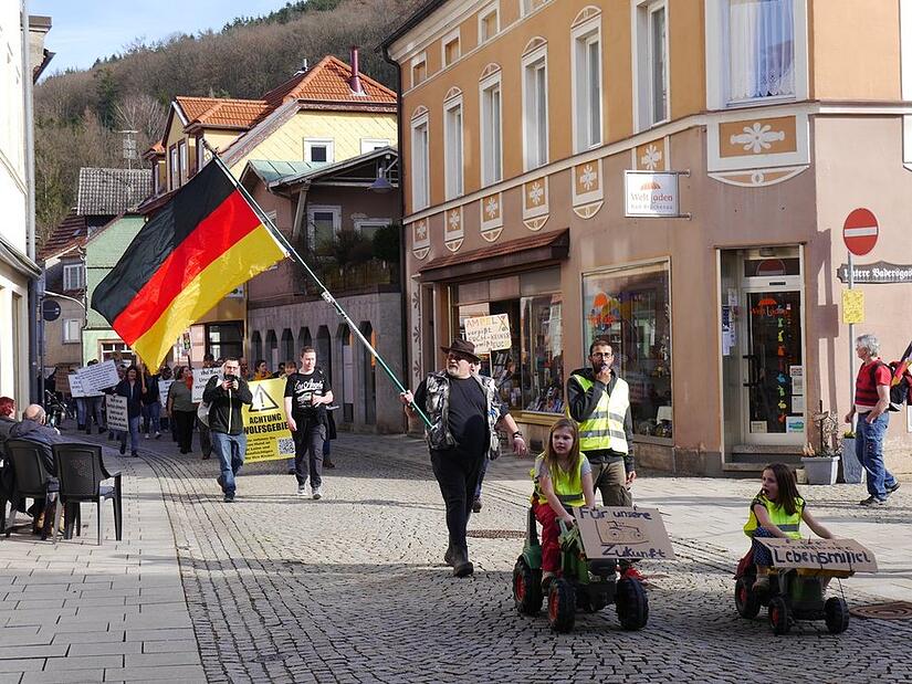 In Bad Brückenau fand eine Demo mit 200 Teilnehmern statt
