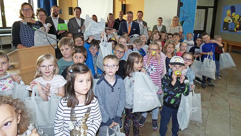 Bei der Auftaktveranstaltung &bdquo;Abfallvermeidung &ndash; Die beste Entscheidung&ldquo; an der Grundschule Mainleus