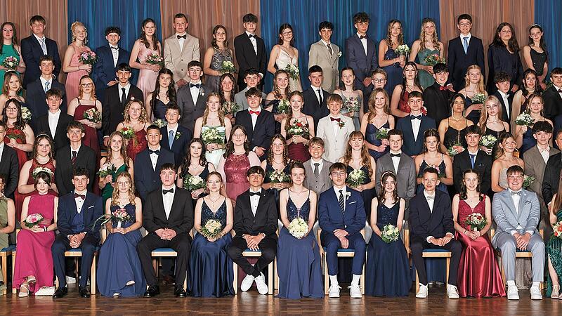 Tanzschülerinnen und Tanzschüler beim Abschlussball 2026. Tanzschülerinnen und Tanzschüler beim Abschlussball 2026.