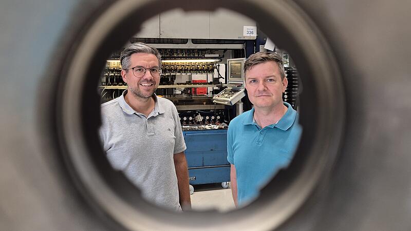 SteelCoTEch Bamberg: Geschäftsführer Stefan Pickel (links) und Werkleiter Matthias Czech in der Bamberger Fabrik am Laubanger. SteelCoTEch Bamberg: Geschäftsführer Stefan Pickel (links) und Werkleiter Matthias Czech in der Bamberger Fabrik am Laubanger.