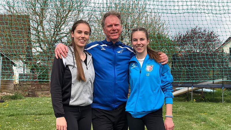 Hanna (links), Vater Heiko (Mitte) und Lena (rechts)