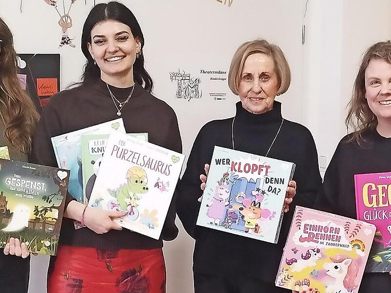 Virginie Ehlert vom Magellan-Verlag (ganz rechts) übergibt die Spende an die Vorsitzende des Kinderschutzbundes Annerose Ackermann (Zweite von rechts). Virginie Ehlert vom Magellan-Verlag (ganz rechts) übergibt die Spende an die Vorsitzende des Kinderschutzbundes Annerose Ackermann (Zweite von rechts).