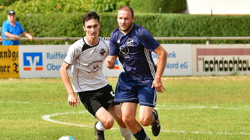 Florian Eberth (blaues Trikot) absolvierte über 300 Spiele für die SpVgg Lettenreuth.