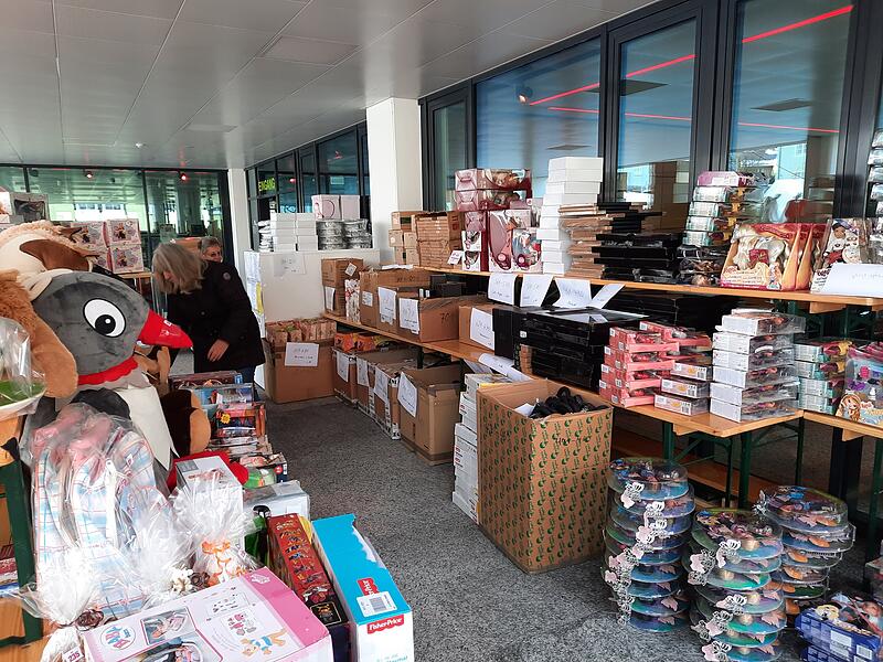 Weihnachts-Tombola der Tschernobyl Kinderhilfe in Neustadt.
