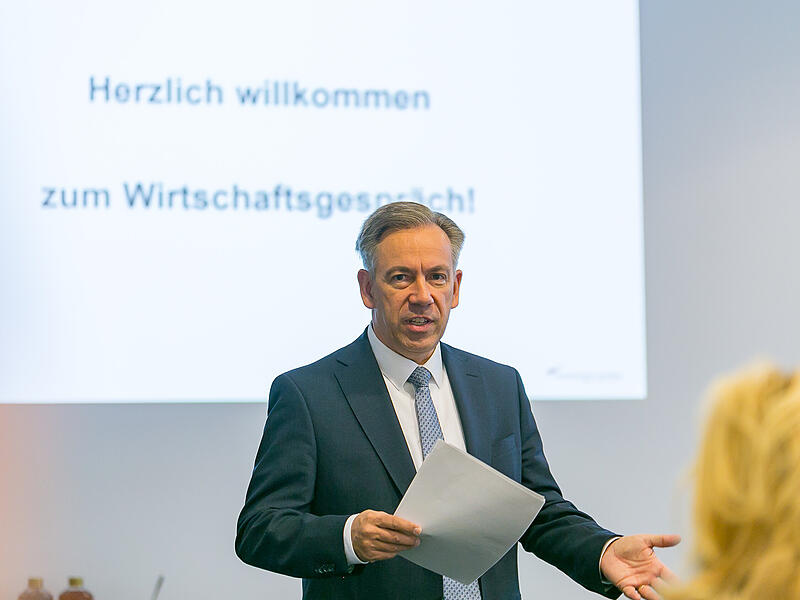 Es ist nicht alles schlecht in Erlangen-Höchstadt, ganz im Gegenteil: So lautet Landrat Alexander Trittharts Fazit für die Wirtschaft in der Region.  Und doch zeugen die jüngsten Einschätzungen von IHK und Handwerkskammer weiterhin von Krise.