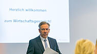 Es ist nicht alles schlecht in Erlangen-Höchstadt, ganz im Gegenteil: So lautet Landrat Alexander Trittharts Fazit für die Wirtschaft in der Region.  Und doch zeugen die jüngsten Einschätzungen von IHK und Handwerkskammer weiterhin von Krise.