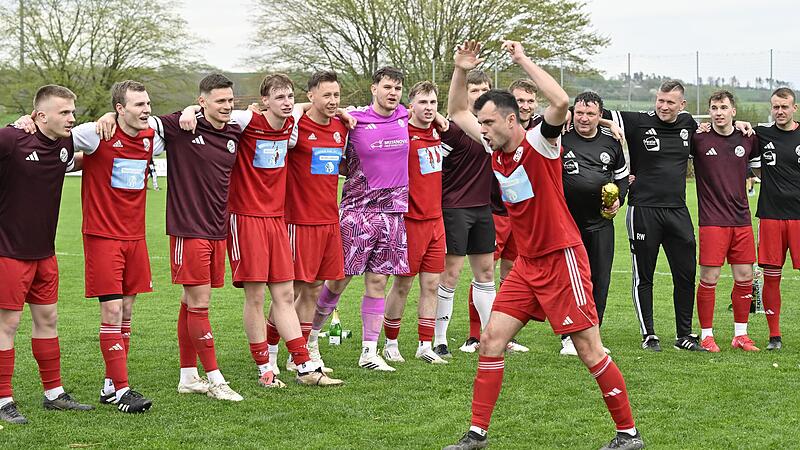 Die Meisterfrage in der Kreisliga Coburg ist gekl&auml;rt. Doch wer schnappt sich hinter dem TSV Meeder um Captain Moritz Gemeinder (vorne) Platz 2?