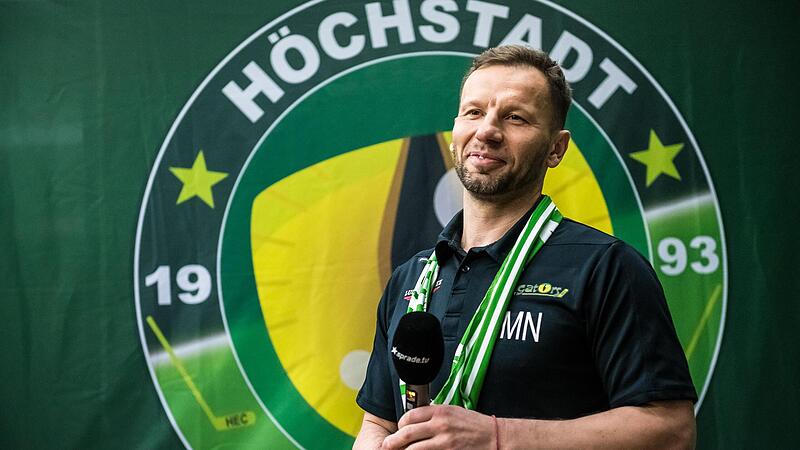 Mikhail Nemirovsky kr&ouml;nte mit der Bekanntgabe seiner Vertragsverl&auml;ngerung die Saisonabschlussfeier des H&ouml;chstadter EC. &bdquo;Nemo&ldquo; bleibt bis mindestens 2026 Trainer des Eishockey-Oberligisten.