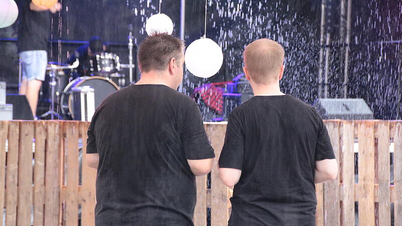 Wetterfeste Zuh&ouml;rer beim Rakoczy-Fest am SamstagRakoczy-Fest 2024: Samstag_2024
