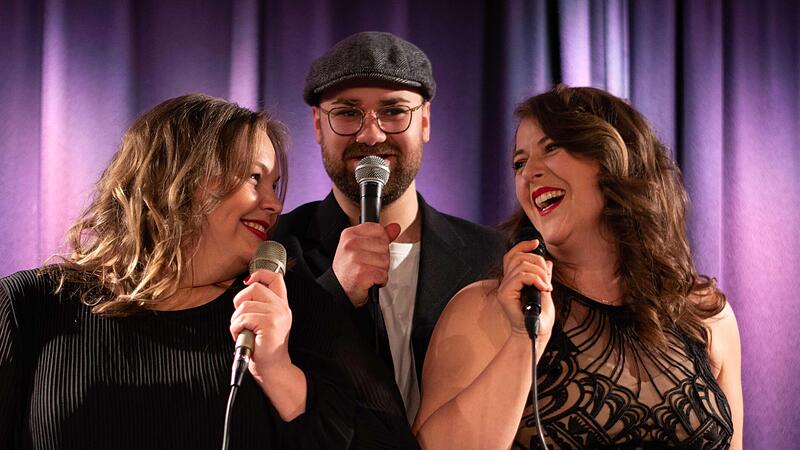 Claudia Zirnsack, Johannes Pflaum und Nathalie Bauer (v. l.) treten beim Open-Air in Schloss Jägersburg auf. Claudia Zirnsack, Johannes Pflaum und Nathalie Bauer (v. l.) treten beim Open-Air in Schloss Jägersburg auf.