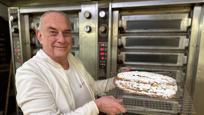 Stollen nach B&auml;ckerrezept zu Weihnachten.