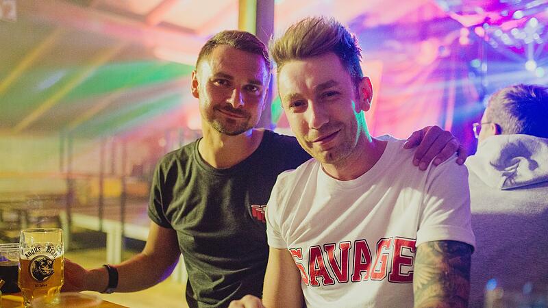 Marcus M&uuml;ller (rechts) hatte die Idee zu einem Benefizturnier in Gedenken an den verstorbenen Kumpel Sebastian M&uuml;ller (links).