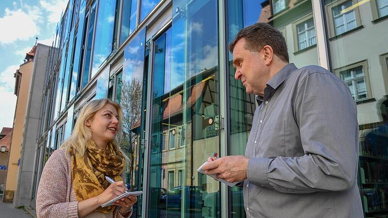 Andreas Weihe und seine Mitarbeiterin Khrystyna Pavliukh k&uuml;mmern sich um ausl&auml;ndische Studierende in Bamberg und alle, die ins Ausland wollen. Pavliukh war eine der ersten Ukrainerinnen, die zum Studieren in die Domstadt kamen.