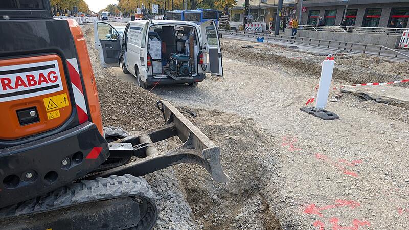 Straße nach Fund von Hohlräumen unter Fahrbahn gesperrt Straße nach Fund von Hohlräumen unter Fahrbahn gesperrt