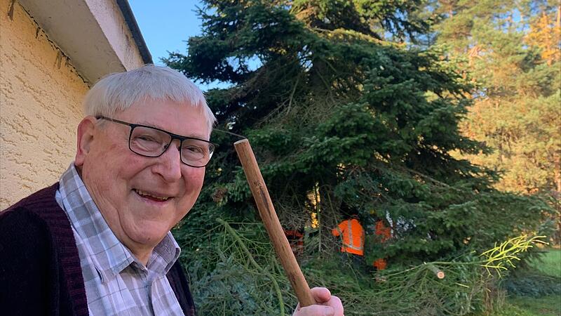Der 82-j&auml;hrige Ernst Fischer aus Meilschnitz hatte sich sehr dar&uuml;ber gefreut, dass seine Tanne ausgew&auml;hlt wurde,  Weihnachtsbaum auf dem Coburger Marktplatz zu werden. Doch daraus wurde dann in letzter Minute doch nichts.
