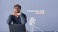 Michael Jakob ist einer der besten deutschen Poetry Slammer und hat mehr als zehn Jahre lang als Slam Master Wettbewerbe organisiert und moderiert. So unauffällig wie auf dem Foto kennt man ihn sonst nicht: Auf der Bühne hat er sich mit quietschbunten Anzügen ein Alleinstellungsmerkmal verschafft.