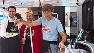 Franken-Bratwurstkönig und OB Sauerteig auf Coburg Klößmarkt