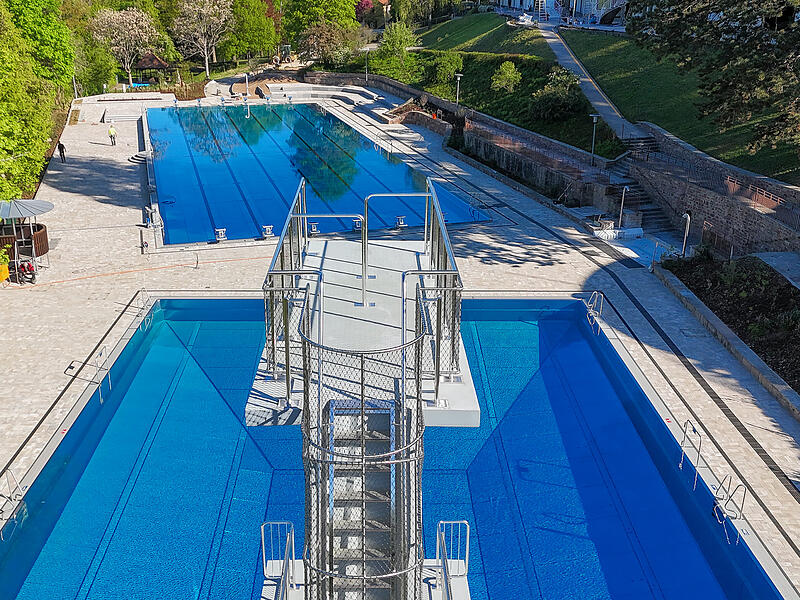 Das Terrassenschwimmbad wird am 15. Mai nach umfangreicher Sanierung wiederer&ouml;ffnet.