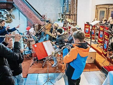 Die Nachwuchsmusiker und -musikerinnen der Bl&auml;servereinigung Markt Burkardroth.