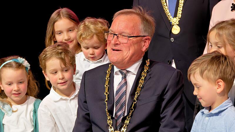 Andreas Starke umringt von seinen Enkeln