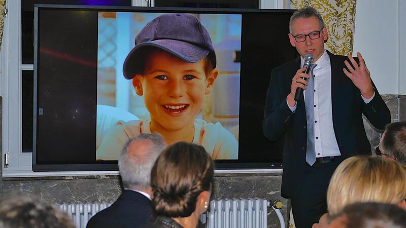 Timo Krambo, Vorsitzender von &bdquo;Jonas hilft&ldquo;, erz&auml;hlte die Geschichte seines Sohnes Jonas und kl&auml;rte &uuml;ber die Ziele des Vereins auf.