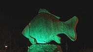 Anl&auml;sslich des St. Patrick's Day leuchtet der Karpfenkreisel in H&ouml;chstadt gr&uuml;n.