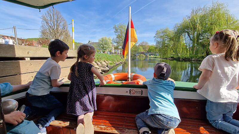 Für viele Kinder ist eine Fahrt mit den Bad Kissinger Dampferle ein kleines Abenteuer. Für viele Kinder ist eine Fahrt mit den Bad Kissinger Dampferle ein kleines Abenteuer.