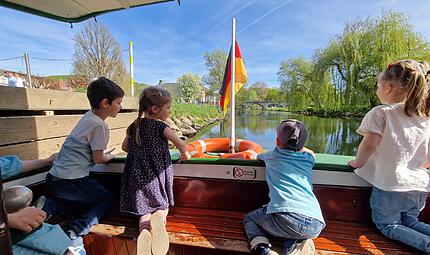 F&uuml;r viele Kinder ist eine Fahrt mit den Bad Kissinger Dampferle ein kleines Abenteuer.