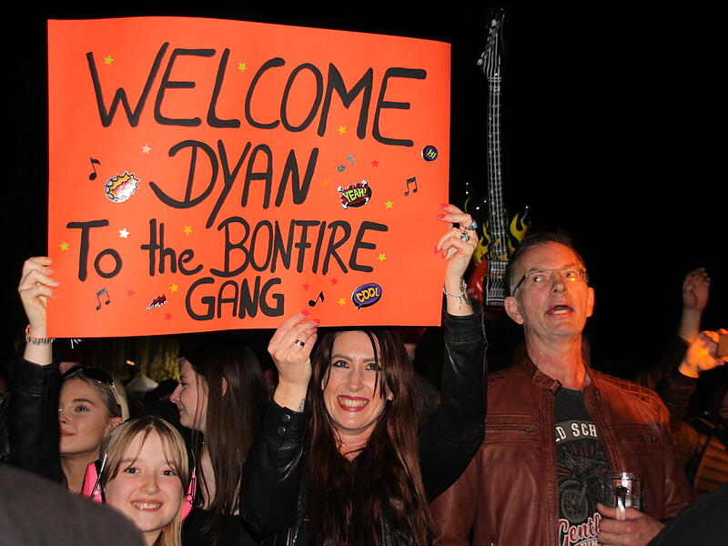 Die deutsche Hardrocklegende Bonfire begeisterte bei der Motorradsternfahrt 2023 Tausende von Fans.