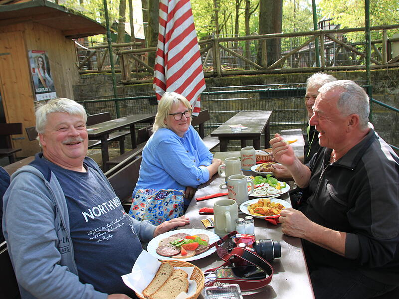 Kellerwalder&ouml;ffnung 2026: Die ersten G&auml;ste auf dem Hebendanz-KellerForchheim & Fr&auml;nkische Schweiz