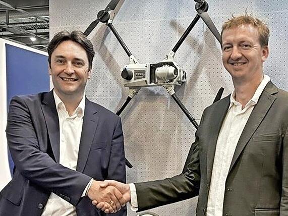 Rémy Triouleyre (l.), Regional-CEO Europa Schaeffler, und Bastien Mancini, CEO von Delair, besiegelten die strategische Partnerschaft. Rémy Triouleyre (l.), Regional-CEO Europa Schaeffler, und Bastien Mancini, CEO von Delair, besiegelten die strategische Partnerschaft.