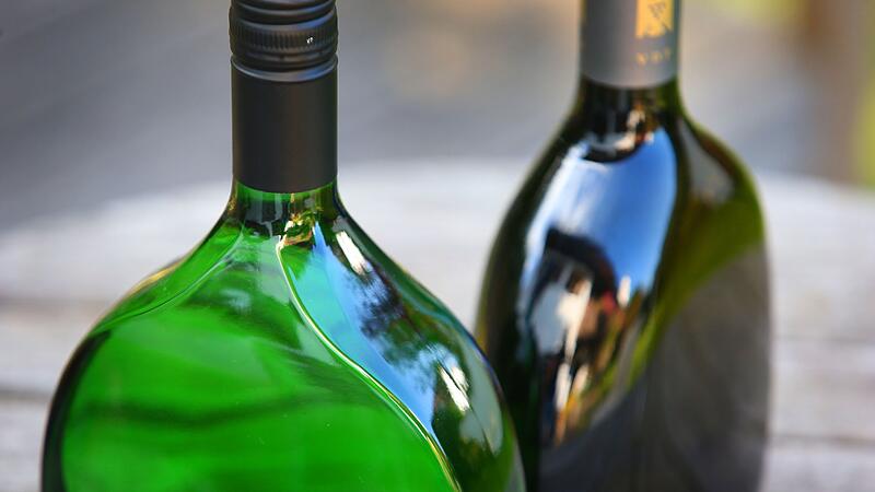 Bocksbeutel im neuen und im klassischen Design