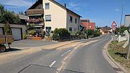 Getreide auf der Straße in Thüngfeld Getreide auf der Straße in Thüngfeld