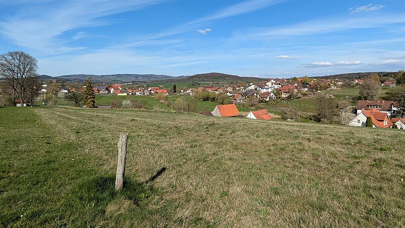 Hier soll das Baugebiet &bdquo;Am Heiligenh&auml;uschen" entstehen. Der Gemeinderat hat die Ausschreibung vorerst gestoppt.