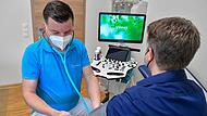 Wer zu Hausarzt Dr. Dominik Tinkl in Hausen mit akuten Problemen kommt, wird noch am selben Tag behandelt. Andernfalls ist die maximale Wartezeit nicht länger als eine Woche.Forchheim & Fränkische Schweiz Wer zu Hausarzt Dr. Dominik Tinkl in Hausen mit akuten Problemen kommt, wird noch am selben Tag behandelt. Andernfalls ist die maximale Wartezeit nicht länger als eine Woche.Forchheim & Fränkische Schweiz