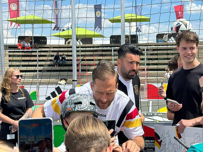 DFB-Torwandschießen in HerzogenaurachDFB-Torwandschießen in Herzogenaurach DFB-Torwandschießen in HerzogenaurachDFB-Torwandschießen in Herzogenaurach