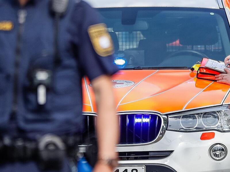 Vermisster (81) aus Rödental: "An einem Abhang dehydriert" aufgefunden Hitzeauto, heißes Auto, Gefahr, Polizei, Rettungsdienst