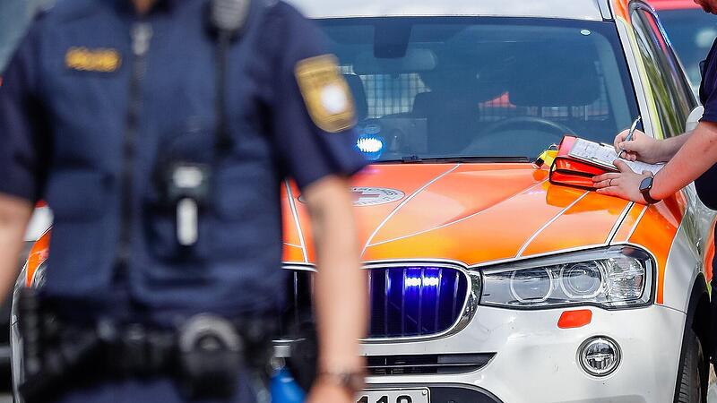 Vermisster (81) aus Rödental: "An einem Abhang dehydriert" aufgefunden Hitzeauto, heißes Auto, Gefahr, Polizei, Rettungsdienst