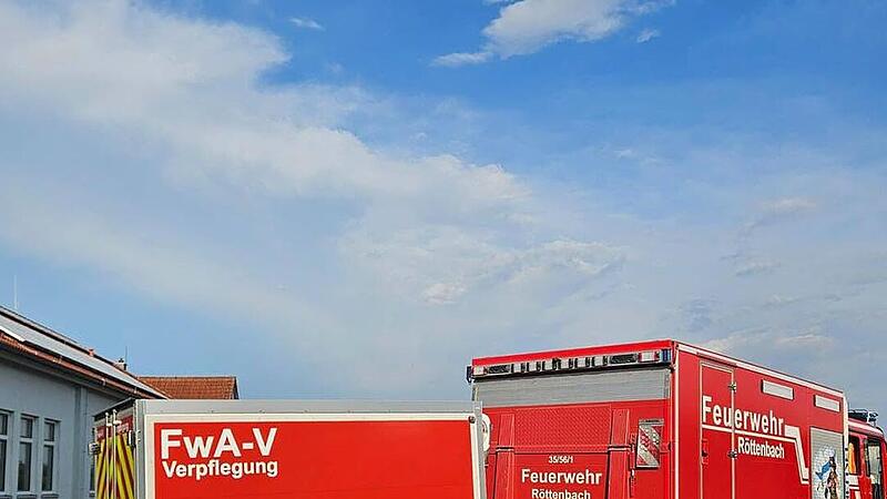 Blitz entfacht Waldbrand im Kreis Erlangen-Höchstadt - Feuerwehr gefordert Blitz entfacht Waldbrand im Kreis Erlangen-Höchstadt - Feuerwehr gefordert