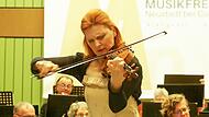 Gefeierte Solistin: Gertrud Schilde begeistert als Mozart-Interpretin beim Jubiläumskonzert der Musikfreunde Neustadt.