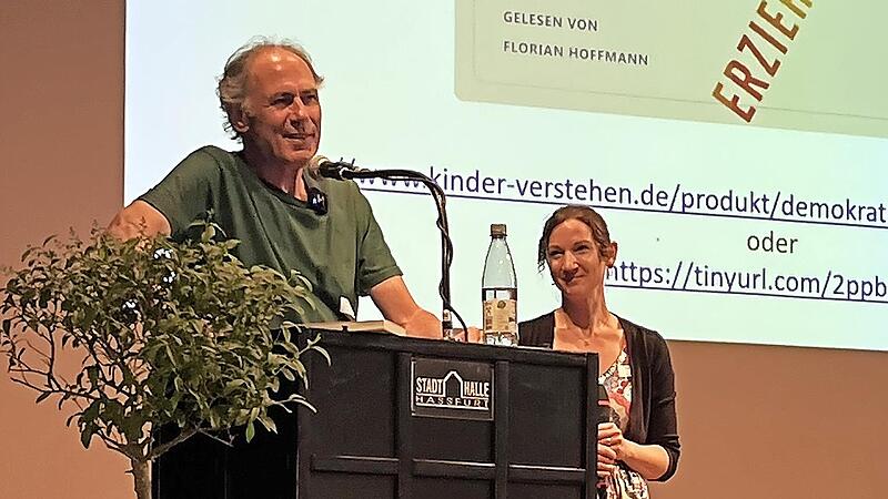 Beim Kongress in Ha&szlig;furt hat familylab Deutschland zum offenen Austausch eingeladen.