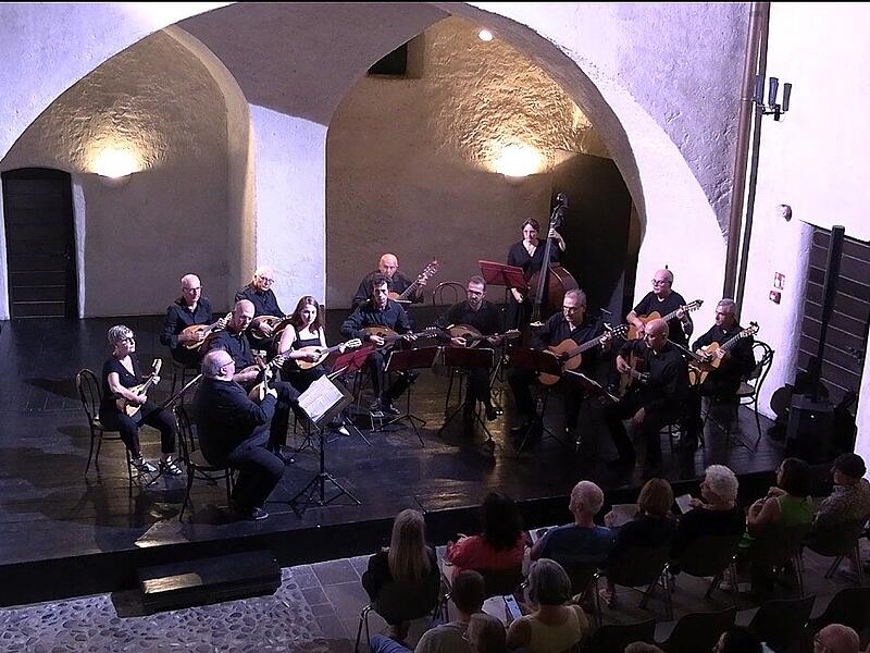 Das Orchestra Mandolinistica Euterpe aus Bozen tritt am Samstag in Tennenlohe auf.