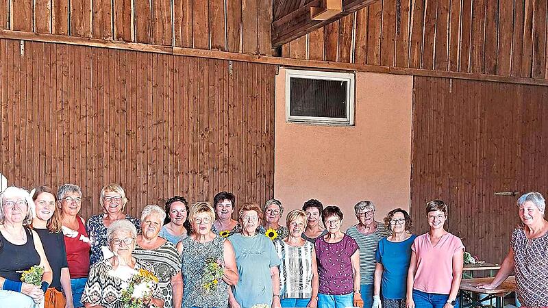 Das traditionelle W&uuml;rzb&uuml;schelbinden fand auch in diesem Jahr in Gro&szlig;wenkheim statt. Arno Schlembach