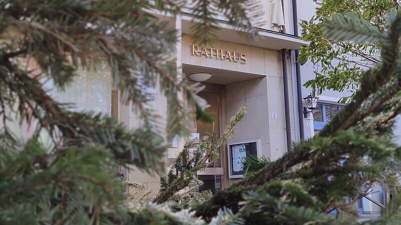 Rathaus Bad Brückenau Die Finanzen der Stadt Bad Brückenau bereiten den Stadträtinnen und Stadträten große Sorgen.